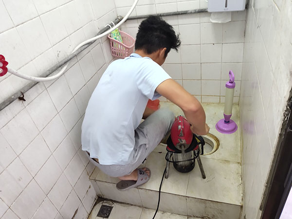 昌图肥皂掉到马桶里把马桶堵住了怎么办？马桶堵住了怎么办
